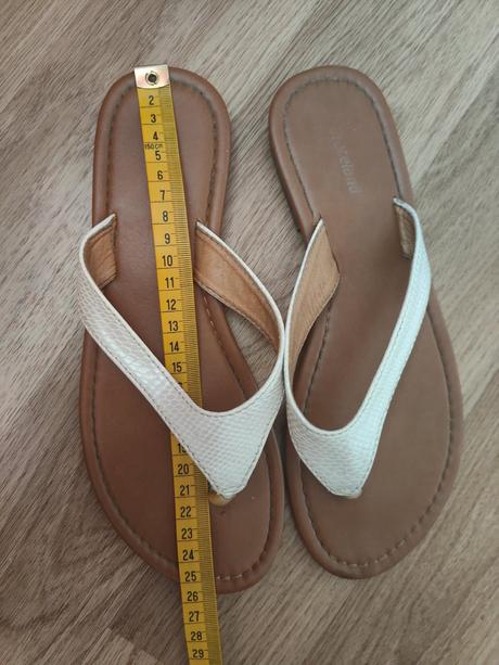 Žabky, graceland,39