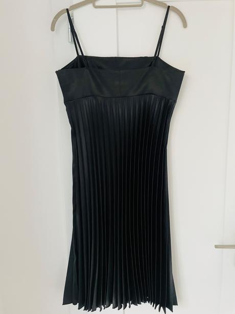 Elegantne plisovane saty, ako nove, 40