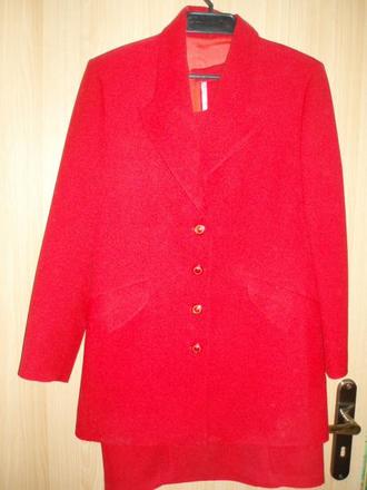 Púzdrové šaty a dlhšie sako, 38