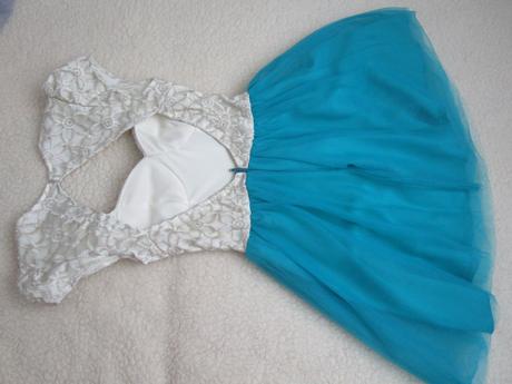 3047. znač. spoloč.  šaty, atmosphere,s