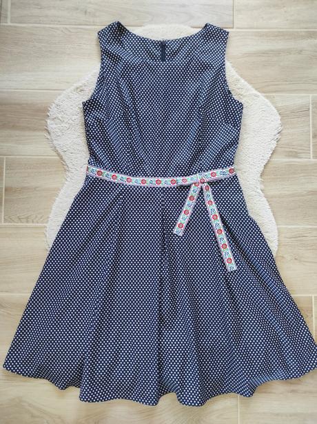 Šaty s folklórnym vzorom, m