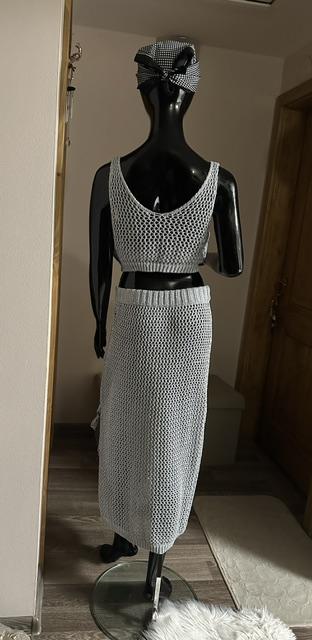 Komplet sukňa + top sivá so striebornou niťou, l / m