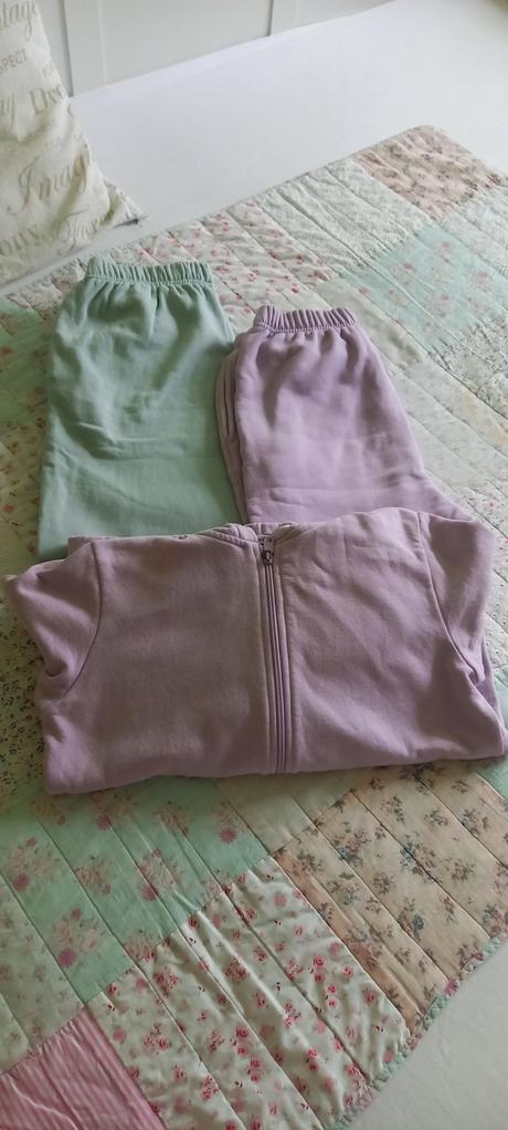 Teplaky, reserved,158