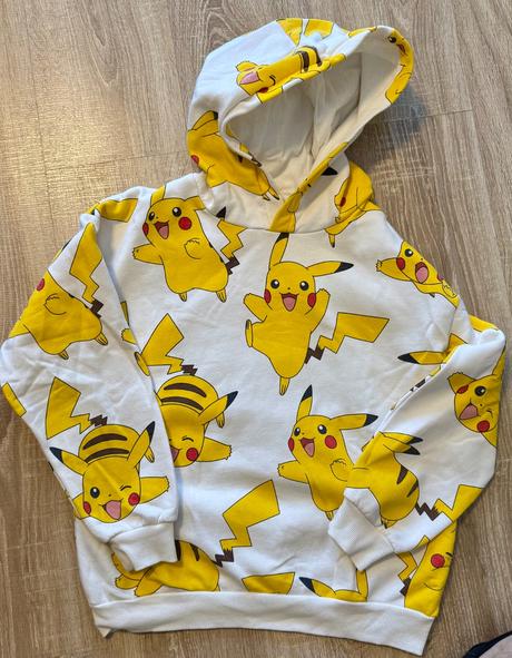 Mikina pikachu, h&m,152