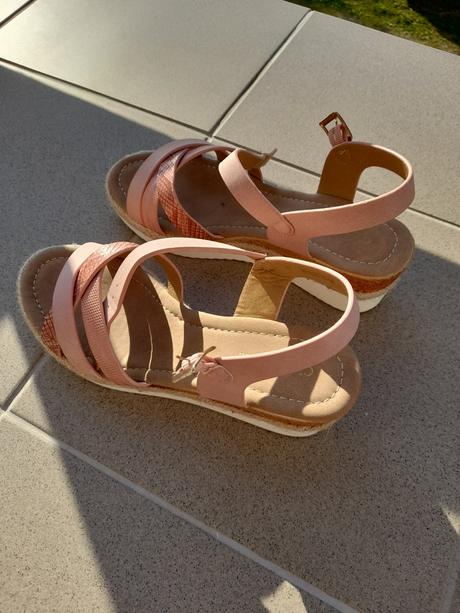 Sandálky, 37