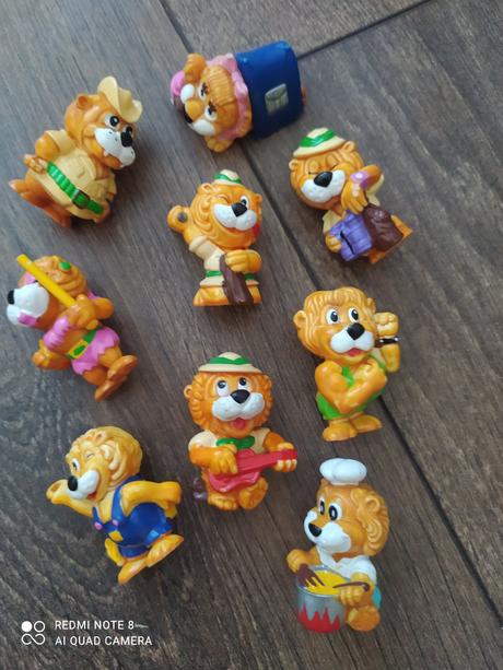 Kinder postaviťky levici 9ks15 eur,