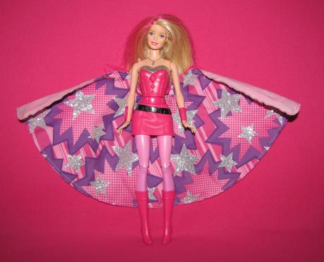 Barbie superhrdinka z rozprávky odvážna princezná, 
