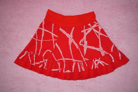 Červená sukňa, 98