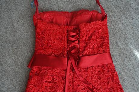 Červené čipkované spoločenské šaty v. 38, 38