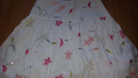 Biela vyšívaná sukňa, 36