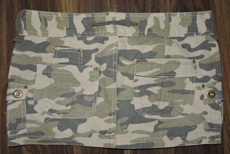 Maskáčová mini suknička, zara,38