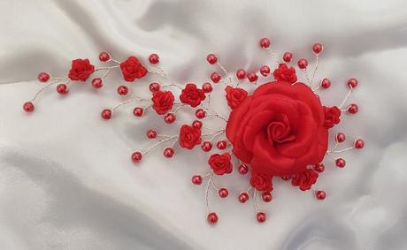 Ružička v objatí gypsomiliek a koráliek, 