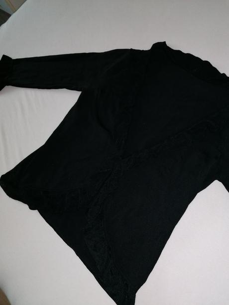 Ľahký svetrík s volánom, s