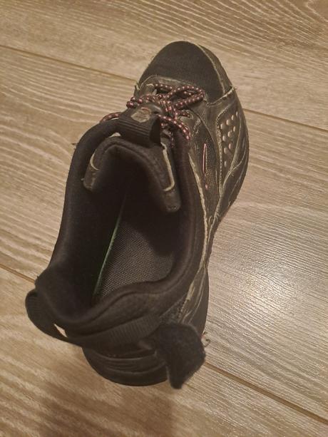 Dievcenske sportove tenisky, 34