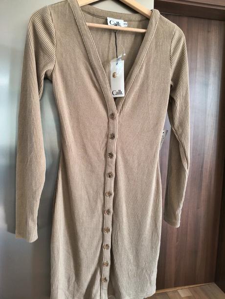 Calli. úzke nádherné elastické šaty na gombíky m, l / m