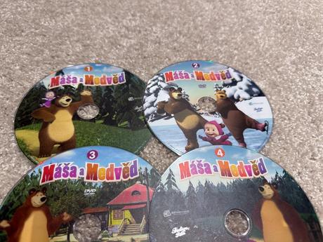 Dvd máša a medveď,