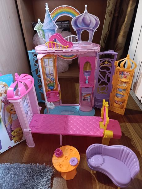 Hrad pre barbie , posteľ, stolík, gauc, 
