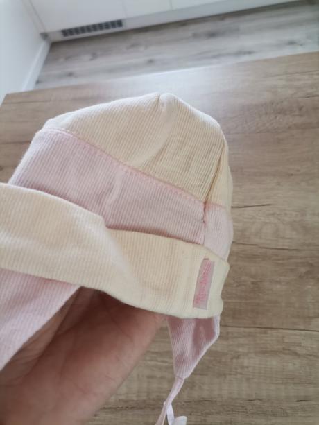 Dievčenska čiapka so snurkami, 62