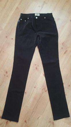 Čierne nohavice, 38