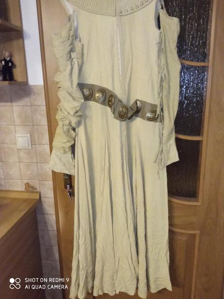 Divadelné šaty., 