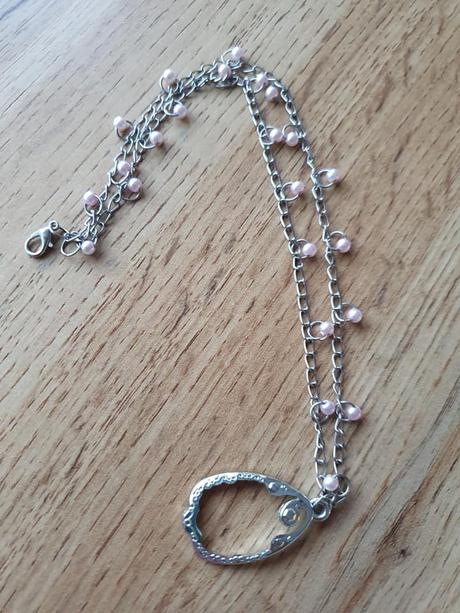 Retiazka s korálikmi,