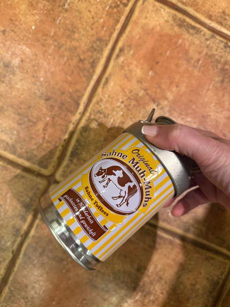 Plechová kovova pokladnička špornička, 