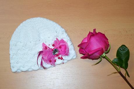 Háčkovaná čiapočka s kvetom, <50 - 158