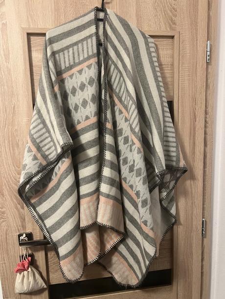 Krasne velke hebucke ponco,