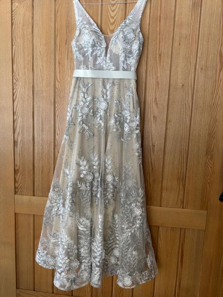 Spoločenské/svadobné šaty, 44