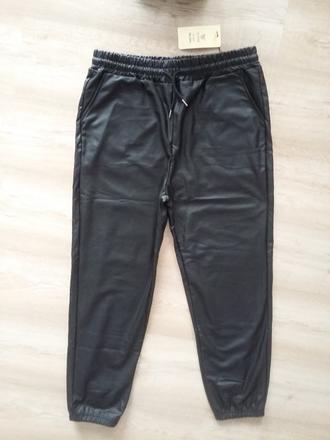 Nové koženkové nohavice s visačkou, xl