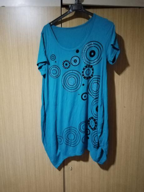 Dámske šaty alebo predĺžena tunika,