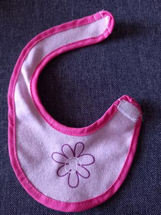 Podbradník pre bábiku, 