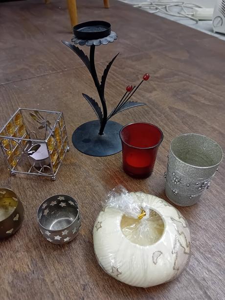 Vianočné ozdoby, betlehem, dekorácie, knižky,