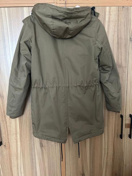 Krásna zimná bunda, reserved,s