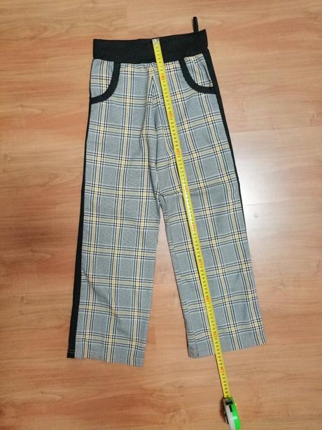 Károvane nohavice, 146