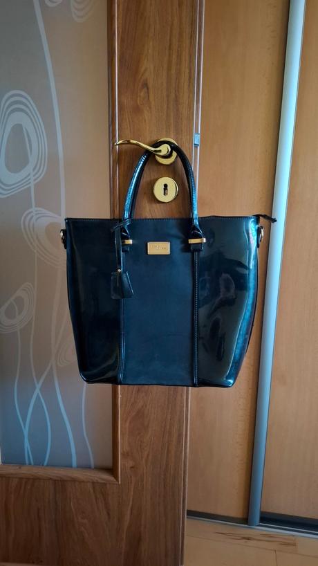 Cierna lakovana kabelka david jones, david jones