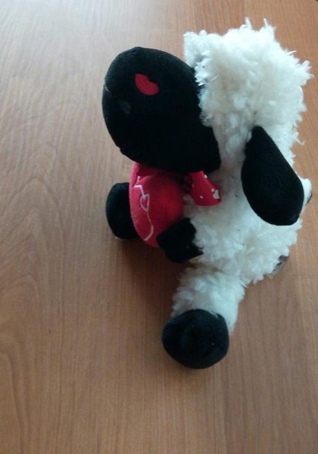 Čierno - biela ovečka so srdiečkom, 