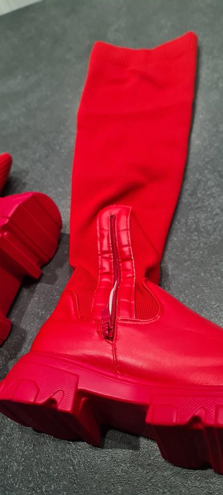 Červené čižmy, 40