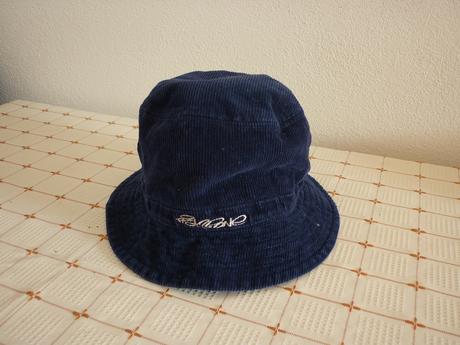 Menšestrákový klobúk, 128