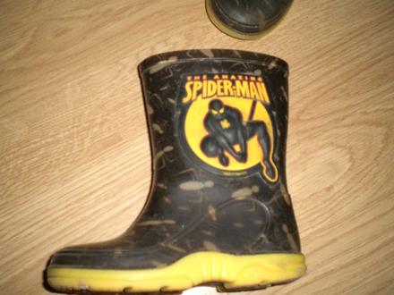 Gumáky spiderman, 24