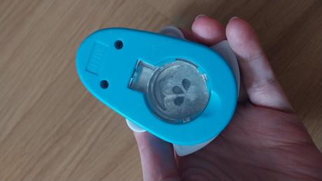 2 stredne vysekavacky na papier, 