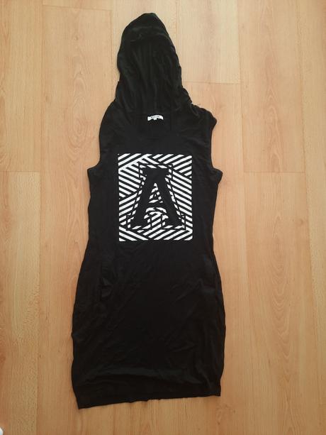 Šaty s kapucňou, gate,s