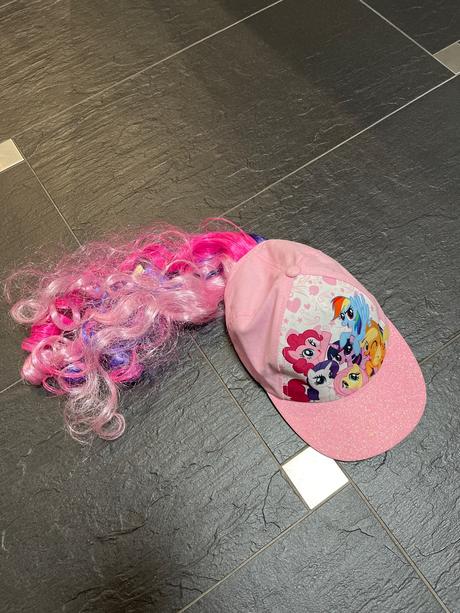 Šiltovka s vlasmi 52-54,