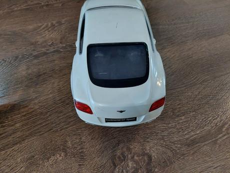 Bentley auto s volantom na ovladanie., 