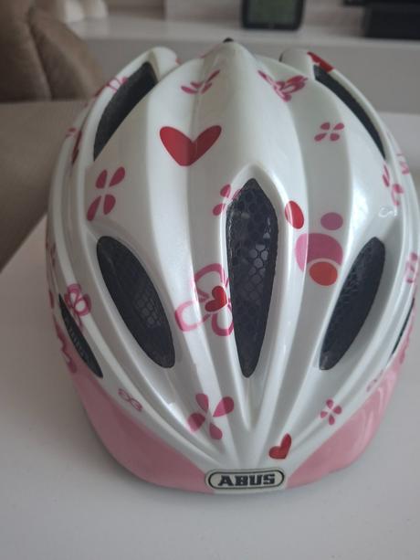 Dievcenska cyklisticka prilba, s