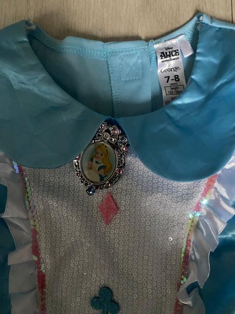 Kostým na krneval alica v krajine zazrakov, 