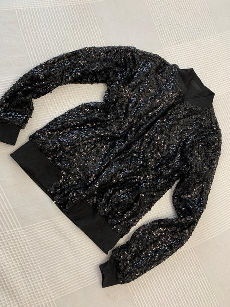 Flitrovaný svetrík, s