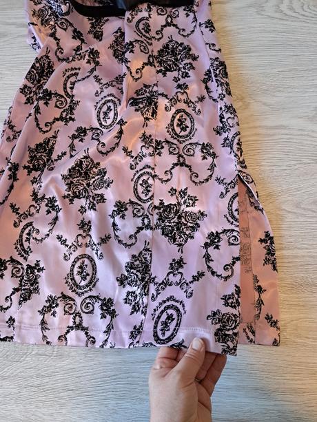 Saténové spoločenské šaty, m