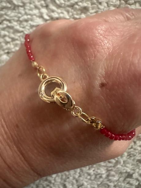 Náramok z červeného koralu, 