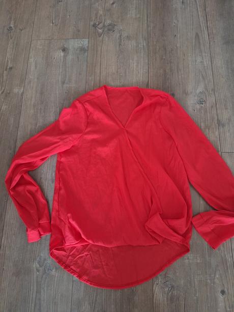 Cervena bluzka, s